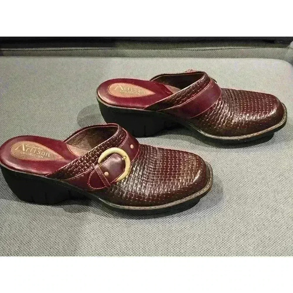Women's Clarks Artisan‎ Clogs Size 7 Burgundy - Picture 9 of 11